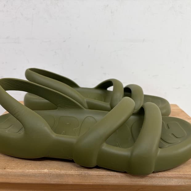 캠퍼 코바라 플랫 올리브그린 255