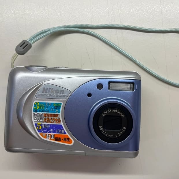 니콘 쿨픽스 2000