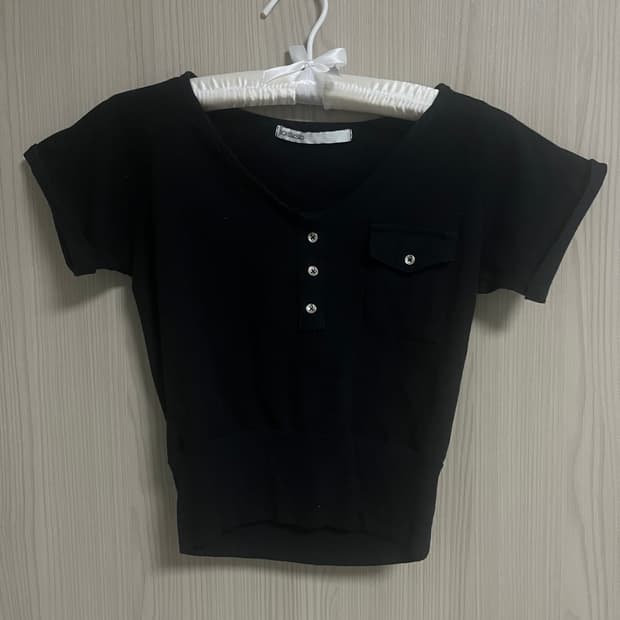 보헤미안서울 반팔 버튼 숏슬리브 크롭티 티셔츠