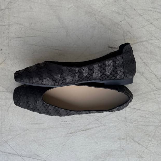 Kyeo scales leather flats 판매