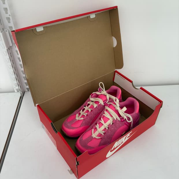 나이키 x Jacquemus 에어 휴마라 LX 핑크 플래쉬