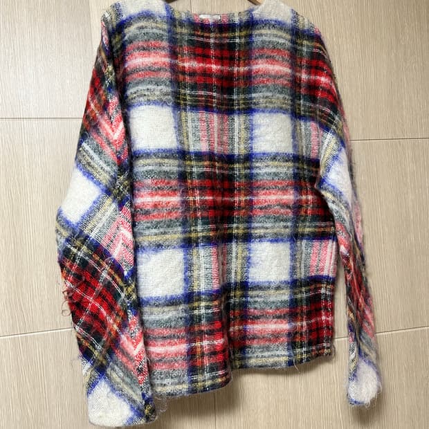 발렌시아가 타탄 니트