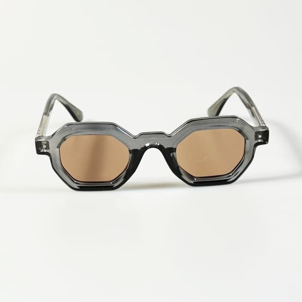 CANAAN 볼드 스퀘어 프레임 빈티지 틴트 선글라스