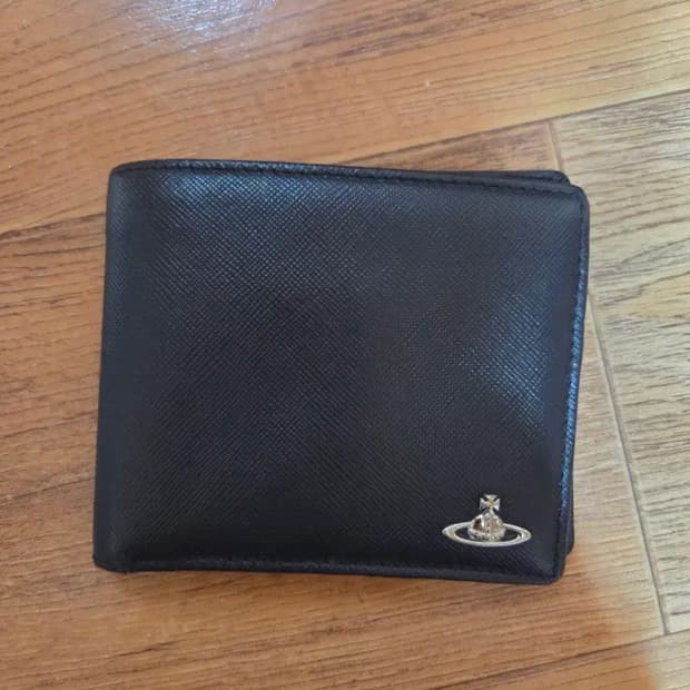 비비안웨스트 우드 은장로고 반지갑