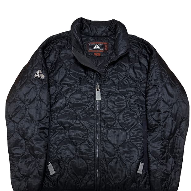 나이키 ACG 블랙 퀼팅 패딩 점퍼