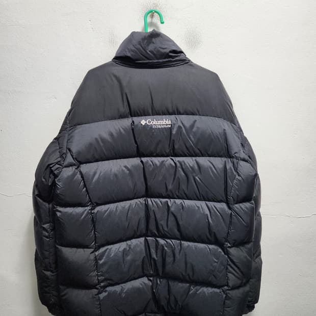 컬럼비아 센터로고 티타늄 구스다운 패딩