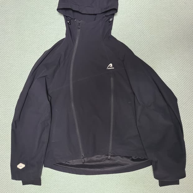 아더에러 Plue windbreaker A3사이즈 판매