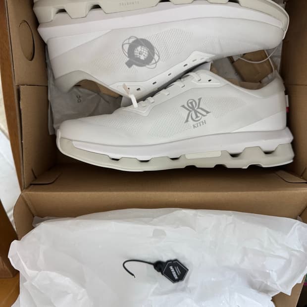 On kith cloud zone white ice 270