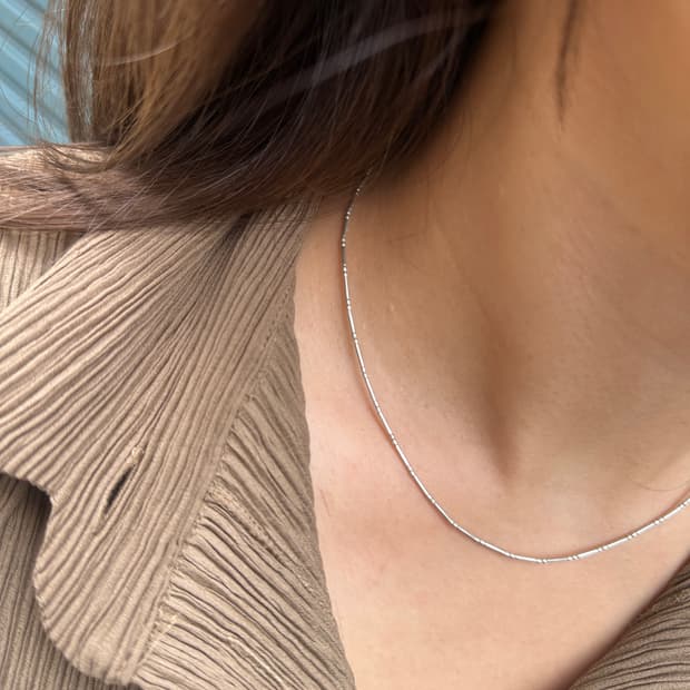 Musta Linear Whisper KarensilveNecklace 