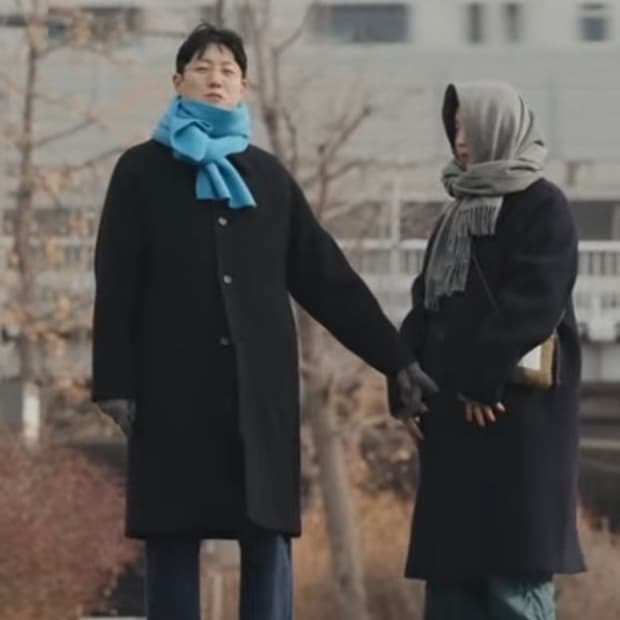 우드비 울 못사 레드 트림 코트 3