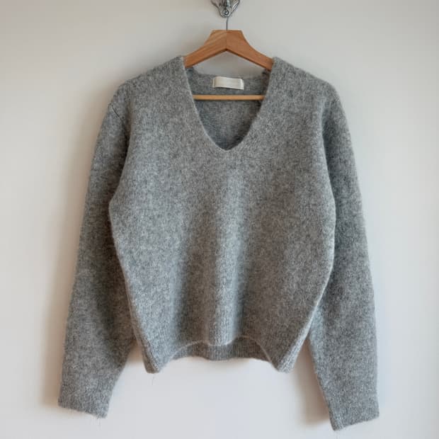 Pre owned 알파카 브이넥 니트