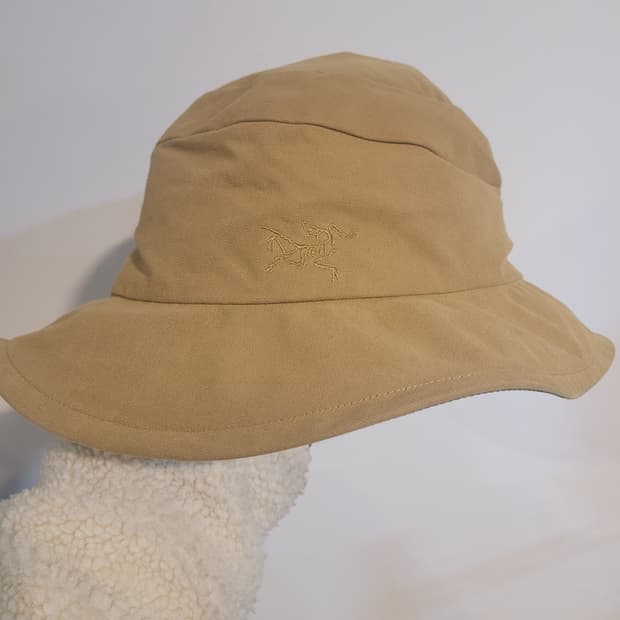 아크테릭스 버킷햇 베이지