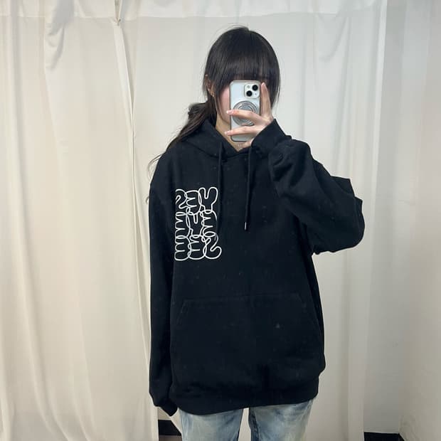 YESEYESEE black hoodie