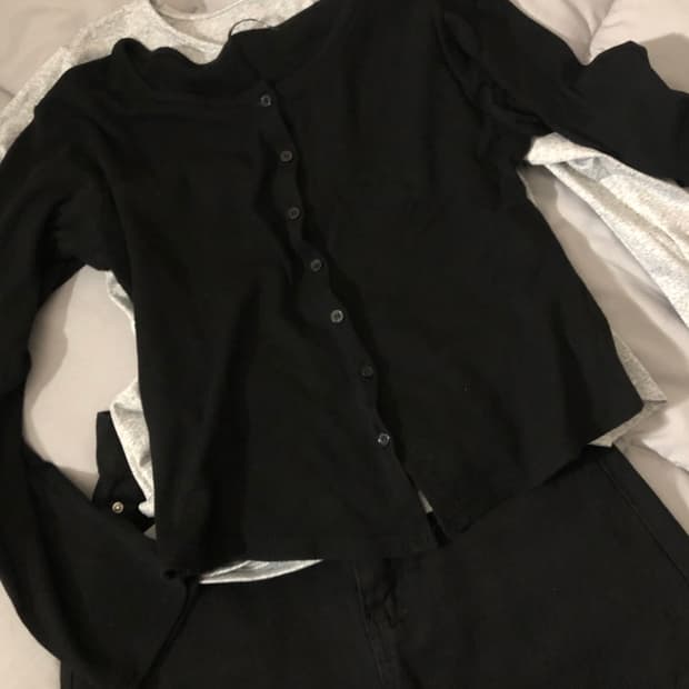 애니원모어 펀칭 가디건 블랙