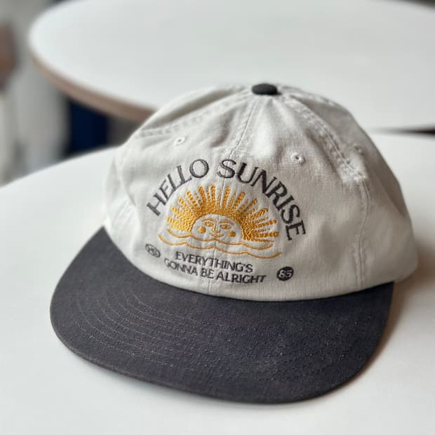 Hello Sunrise 워시드 로고 6패널 캡 