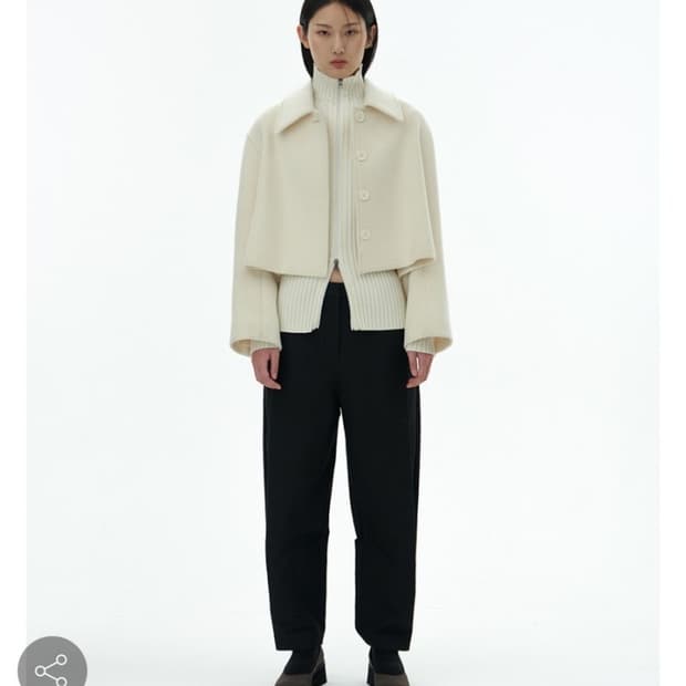 아모멘토 크롭 코트 아이보리