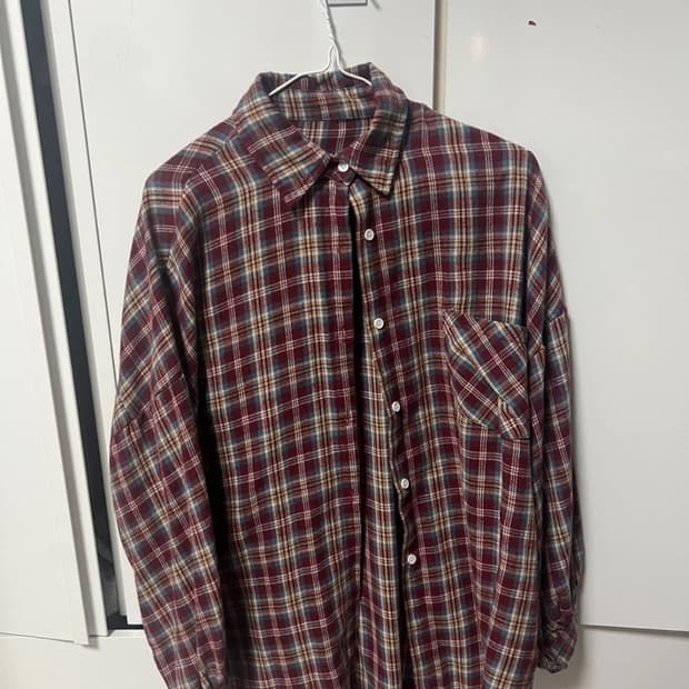 브라운레드 셔츠