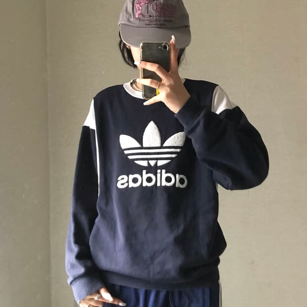 아디다스 네이비 빅로고 맨투맨