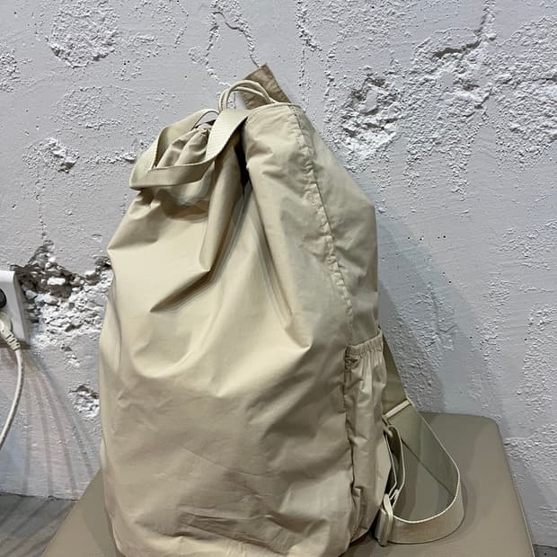 유니클로U 드로우스트링 백팩