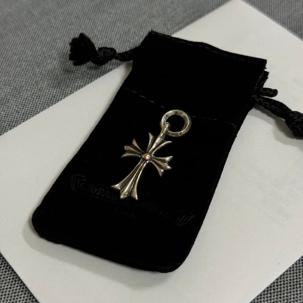 크롬하츠 타이니 크로스 펜던트