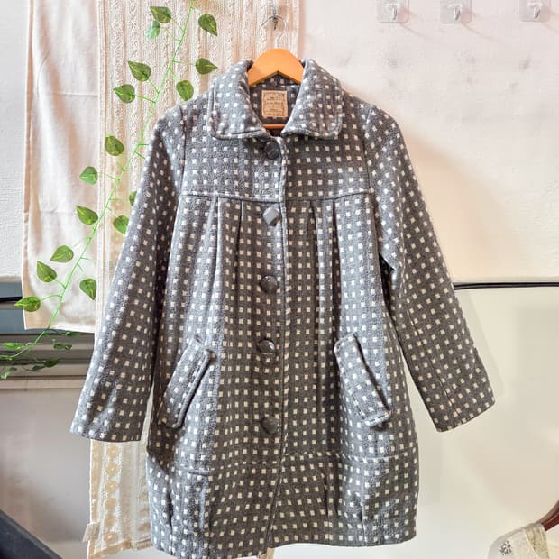 그레이 도트 코트