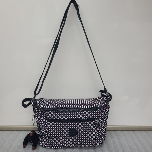 상태 아주좋은 신형 키플링 크로스백 37x23x11cm