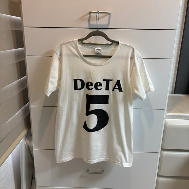 DeeTa 로고 반팔 티셔츠 화이트 새제품