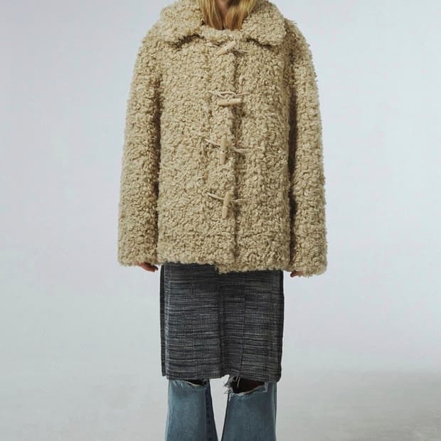커렌트 퍼자켓 베이지 FLUFFY DUFFLE FUR JACKET