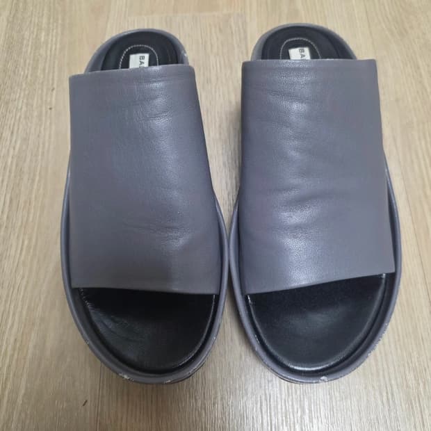 정품 양가죽 발렌시아가 슬라이드 샌들 슬리퍼36