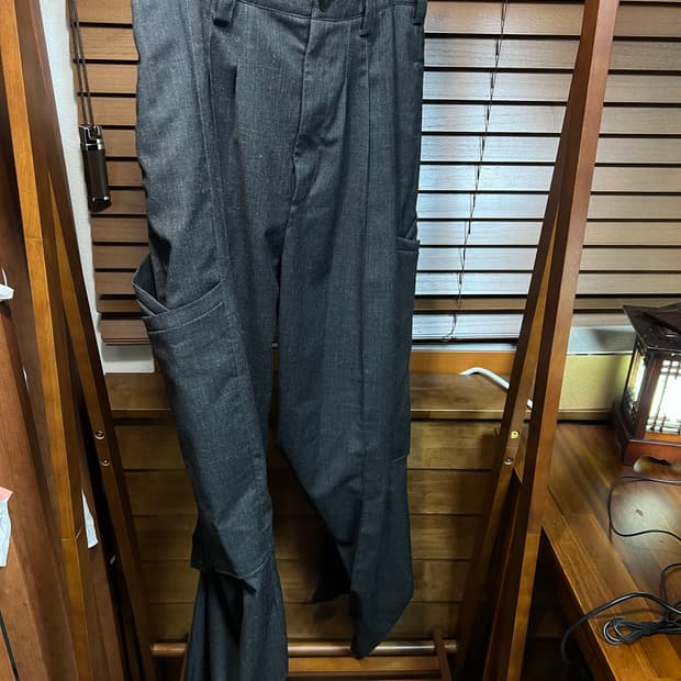 [46] 키코 코스타디노브 메가라 팬츠