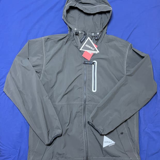 [L] 앤드원더 그라미치 브러쉬드 나일론 자켓 (차콜)