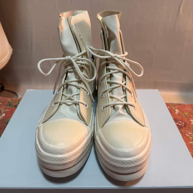 컨버스 앰부쉬 하이 화이트 300사이즈 판매합니다!