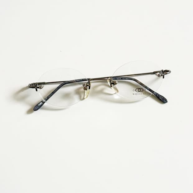90s WHITE CAT 무테 오벌 메탈 프레임 빈티지 안경