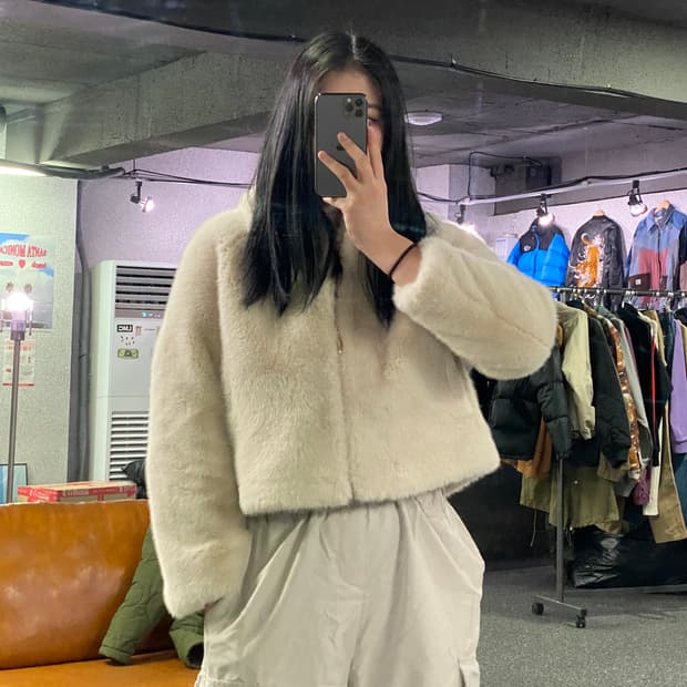 빈티지 라이트 베이지 크롭 퍼 자켓 B4002