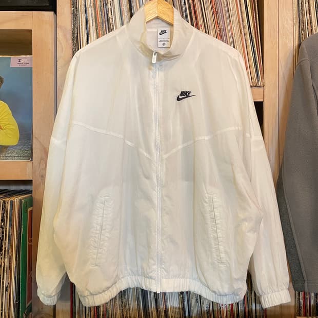 나이키 스우시 화이트 윈드러너 자켓