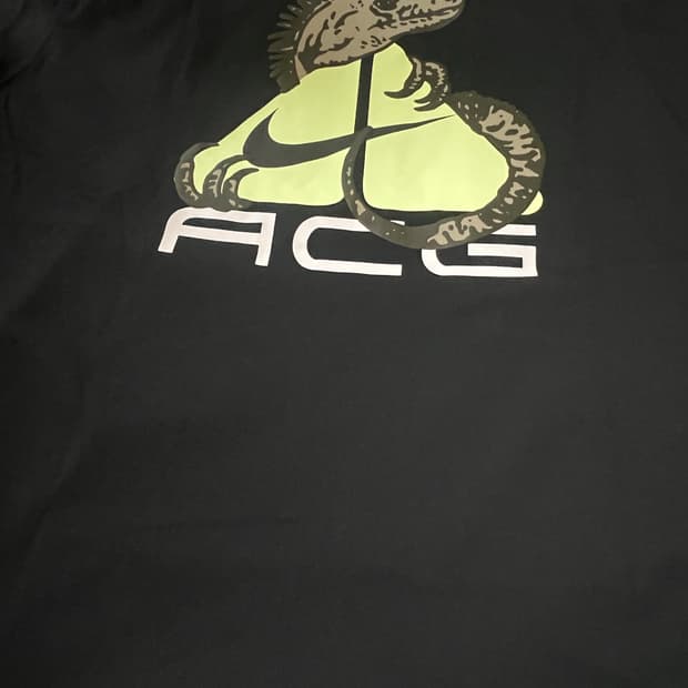 나이키 acg 반팔 이구아나 블랙