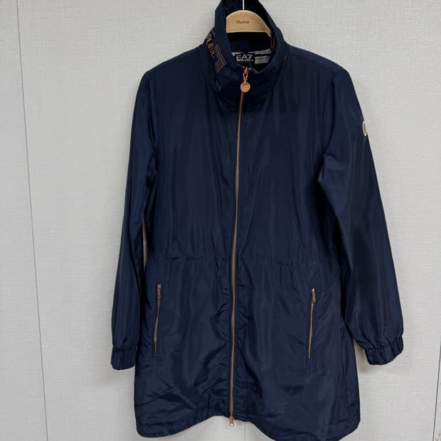 엠포리오 아르마니 ea7 바람막이