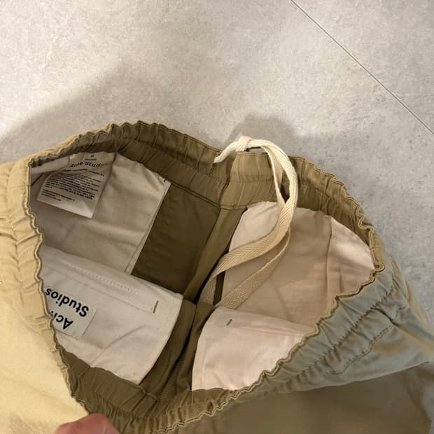 아크네 팬츠