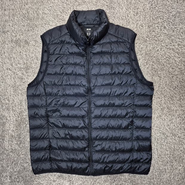 유니클로 남성 경량 다운 패딩 조끼 XL