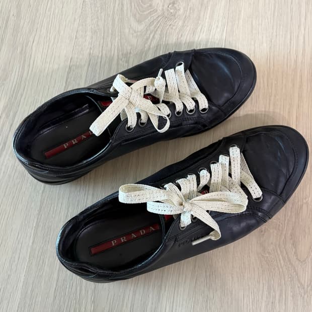 프라다 가죽 스니커즈