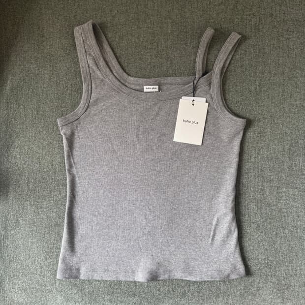 구호플러스 Unbalance Sleeveless Top