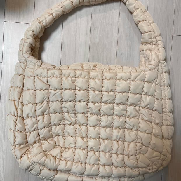 코스 퀄티드 오버사이즈 숄더백