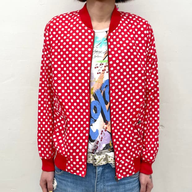 white dot red jumper
