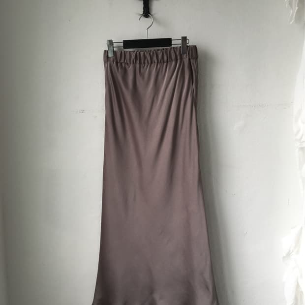 Glossy long skirt