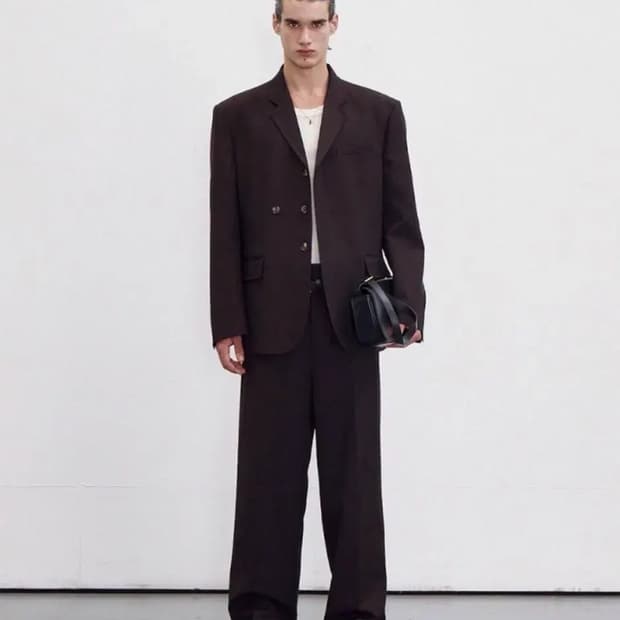 23fw 렉토 버진울 빈티지 스트라이프 브라운 팬츠 M 사이즈 팝니다.