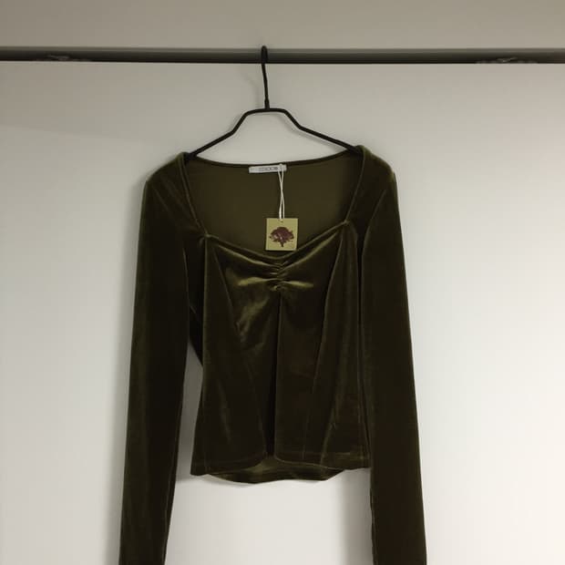 콜로신스 AFTERGLOW VELVET LONG SLEEVE OLIVE 