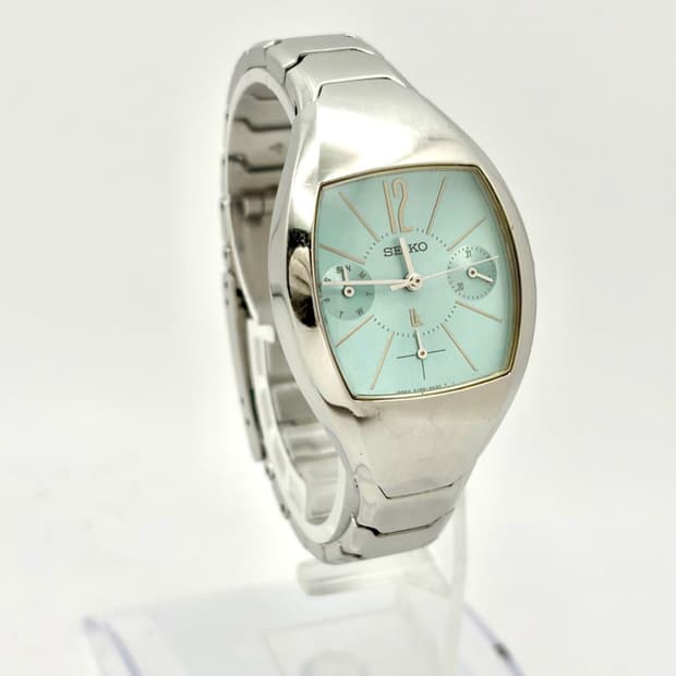 Seiko LK 쉘 실버 사파이어 여성 시계