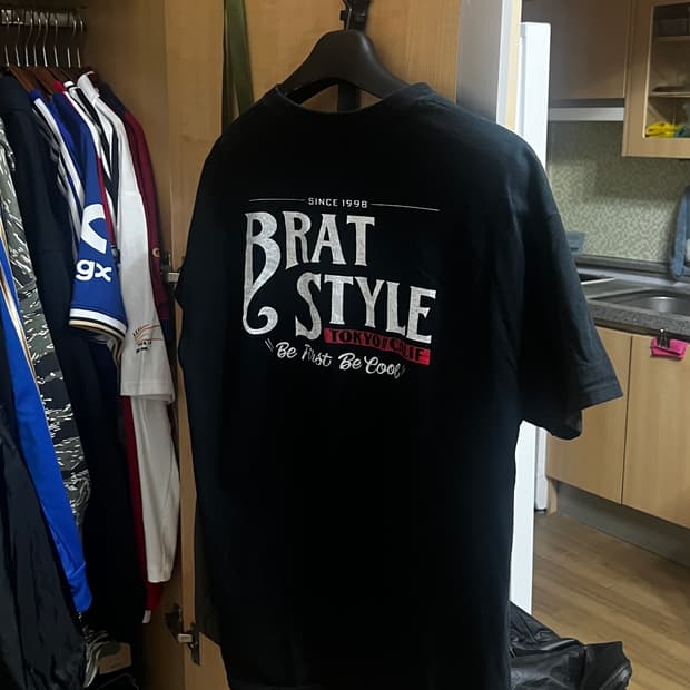 brat style tee-L