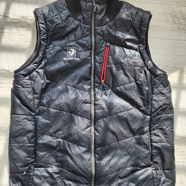 블랙야크 경량 패딩 조끼 팜. (95~100)사이즈 BLACK YAK