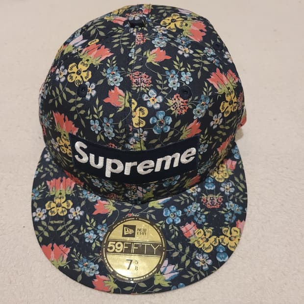 뉴에라 X 슈프림 플라워 캡 60.6